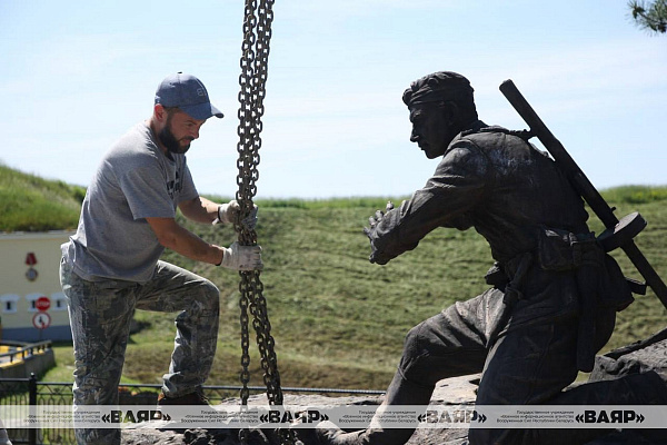 В Брест доставлен памятник советским пограничникам: подарок к 80-летию Победы в Великой Отечественной войне