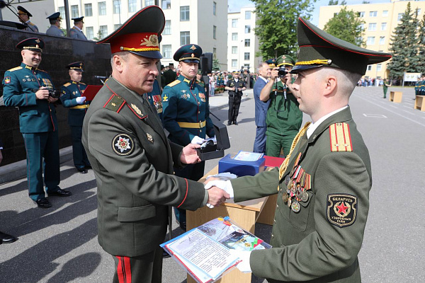 Торжественная церемония выпуска офицеров