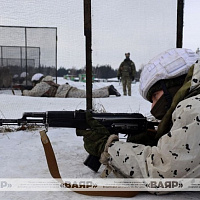 Личный состав одного из подразделений Западного оперативного командования совершенствует навыки на занятиях по огневой подготовке