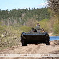 Занятие по преодолению водной преграды с военнослужащими 120-й отдельной гвардейской механизированной бригады