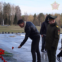 Участники Международной олимпиады по иностранному языку посетили мемориальный комплекс «Хатынь»