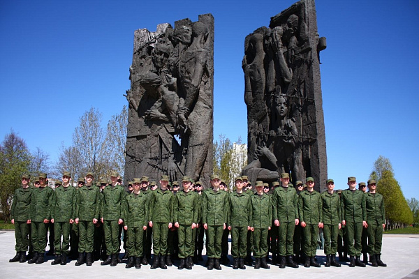 Военнослужащие посетили мемориальный комплекс «Тростенец»