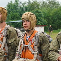 Военнослужащие 103 овдбр совершили прыжки с парашютом