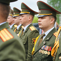 Торжественные шествие и митинг, посвящённые 9 Мая, в Слуцке