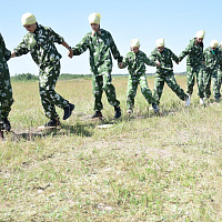 Финалисты патриотической игры «Зарница» преодолели полосу препятствий 