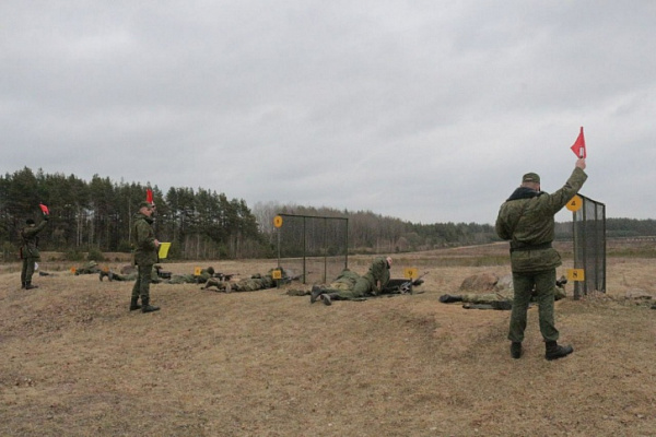 На огневом рубеже − снайперы