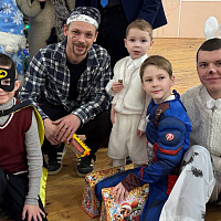 Гвардейцы подарили детям праздник