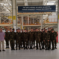 Гвардейцы посетили завод по производству «Geely»