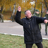 А ну-ка, сыновья и папы!