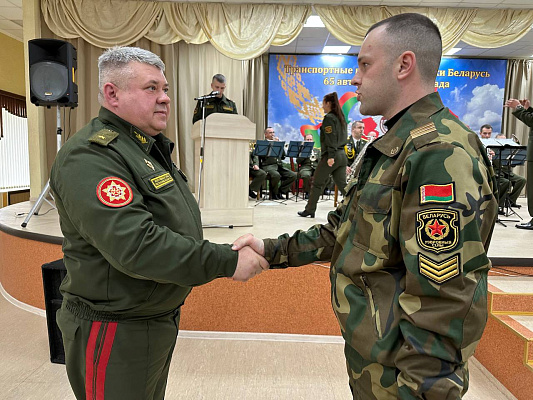 Чествование военнослужащих, увольняемых в запас