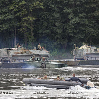 Военнослужащие 6 омбр преодолели водную преграду