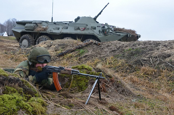 Учатся гвардейцы