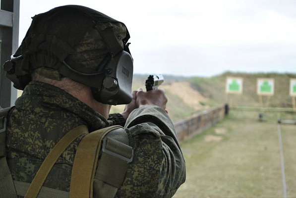 Занятия по огневой подготовке с военнослужащими артиллерийской бригады СЗОК