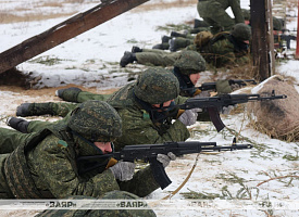 Военнообязанные, призванные на военные сборы, оттачивают навыки на 227-м общевойсковом полигоне