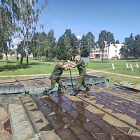 С упором на практику