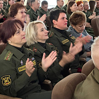 С праздником, мама! 