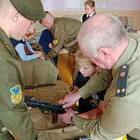 Белорусские военнослужащие активно участвуют в военно-патриотическом воспитании молодёжи