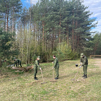 Военные медики тоже приняли участие в субботнике 