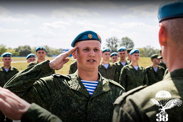 Торжественная церемония вручения оружия и военной техники военнослужащим 38 одшбр