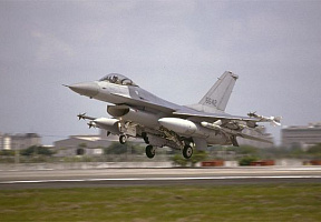 ВВС Индонезии приняли восьмой модернизированный истребитель F-16 «Файтинг Фалкон»