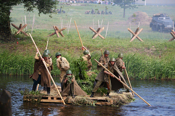 Историко-военная реконструкция в Слониме, посвящённая освобождению города и форсированию реки Щара