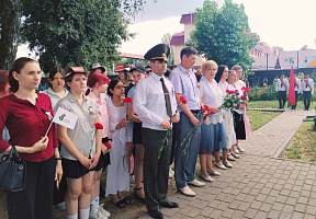 Представители военно-транспортного факультета в БелГУТ возложили венки к местам захоронения советских воинов