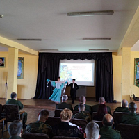 Военнослужащие 7-го инженерного полка торжественно поздравили своих коллег-женщин с Днем матери 