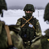 С курсантами Военной академии продолжаются занятия по огневой подготовке