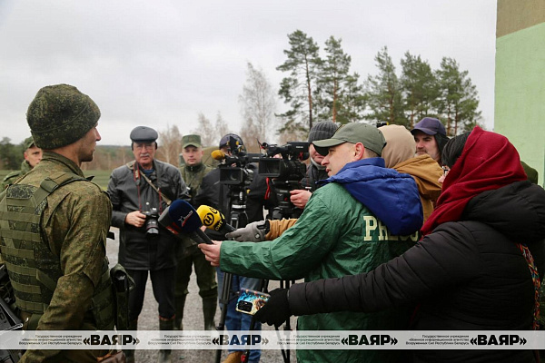 Представители белорусских средств массовой информации в ходе пресс-тура побывали на полигоне Лепельский