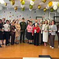 Военнослужащие Вооружённых Сил поздравили учителей с предстоящим праздником