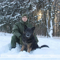 Фотофакт: военнослужащие кинологического центра Вооружённых сил со своими воспитанниками