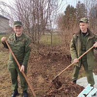 Навели порядок на территории памятника