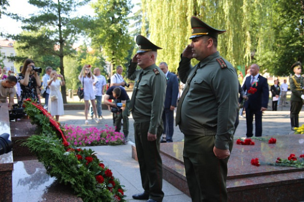 «Этот Вечный огонь, нам завещанный одним»