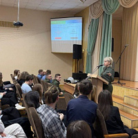 Военные лётчики провели урок мужества