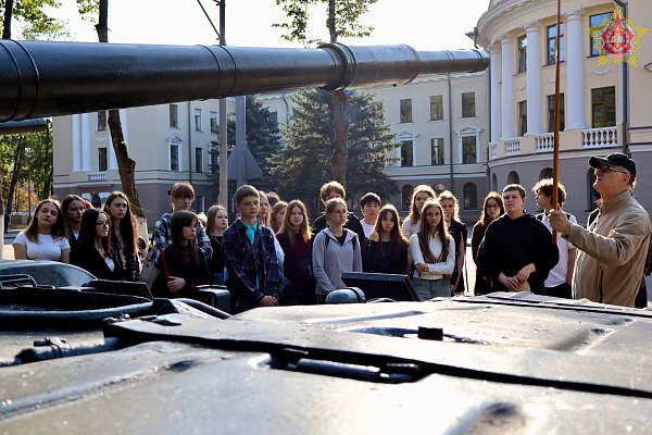 Учащиеся Минского государственного медицинского колледжа посетили Военную академию