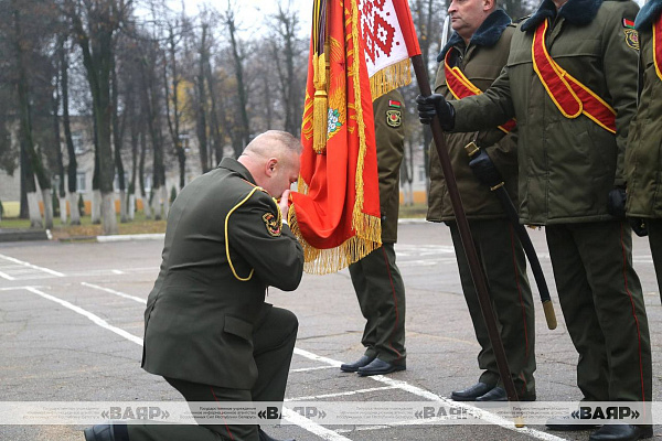 Торжественная церемония прощания со знаменем командира 127 брс гвардии полковника Вадима Янушкевича