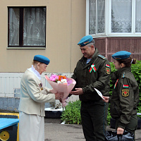Военнослужащие 5 обр СпН поздравили с наступающим праздником ветеранов