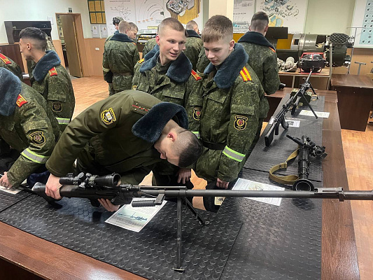 Минские суворовцы посетили Военную академию Республики Беларусь