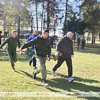 В Гродненском гарнизоне прошел военно-спортивный праздник, посвященный Дню отца