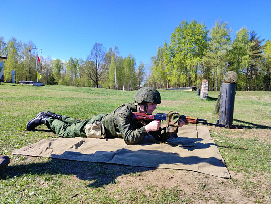 Занятие по огневой подготовке с военнослужащими Минской военной комендатуры