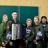  В Вооружённых Силах военнослужащие поздравили  матерей с праздником — Днём матери