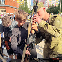 Военнослужащие 103 овдбр организовали выставку для детей