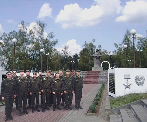 Военнослужащие 120 омбр посетили мемориальный комплекс «Воинская слава»