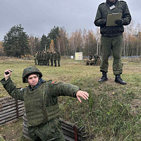  Курсанты военно-транспортного факультета в БелГУТ выполнили упражнения по метанию ручных гранат