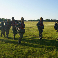 Витебские десантники совершили прыжки с парашютом с самолета АН-2