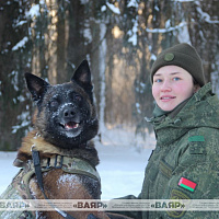 Фотофакт: военнослужащие кинологического центра Вооружённых сил со своими воспитанниками