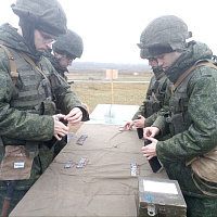 Занятия по огневой подготовке с военнослужащими из числа нового пополнения