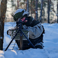 Гвардейцы механизированной бригады отрабатывают слаживание взводов на полигоне