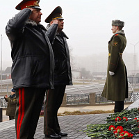 В Борисовском гарнизоне возложили цветы к памятнику экипажу танка героя Советского Союза Павла Рака