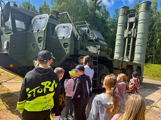 Воспитанники летнего лагеря посетили 15 зрбр